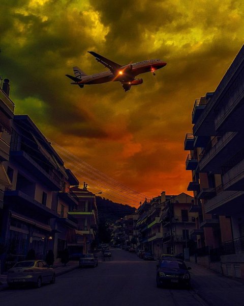 Самолет над городом