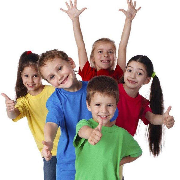 Ряд веселых детей