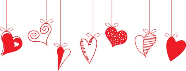 Гирлянды висят сердечки