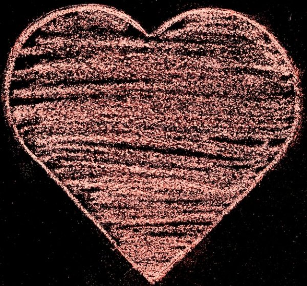 Сердечко нарисованное мелом