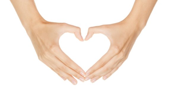 Руки сердечком на прозрачном фоне