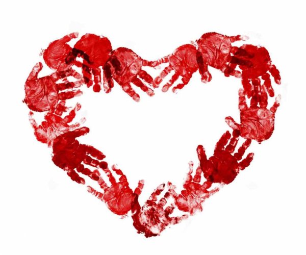 Сердечко из ладошек