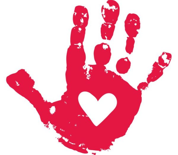 Отпечаток ладони с сердцем