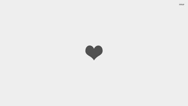 Белое сердце на черном фоне