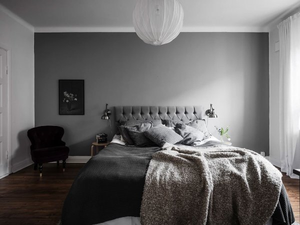 Серые стены в спальне