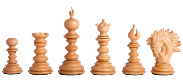 Шахматные фигуры конь и ферзь