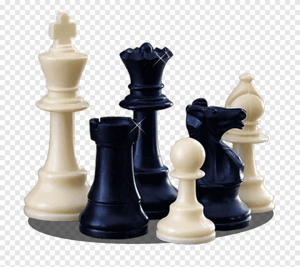 Шахматные фигуры на белом фоне