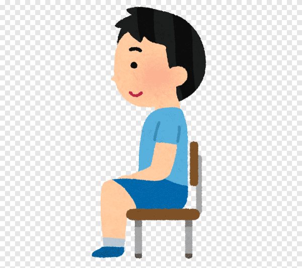 Ребенок сидит на стуле