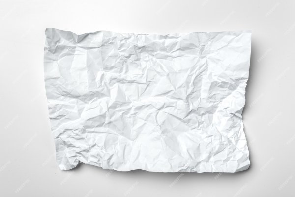 Скомканная бумага на белом фоне