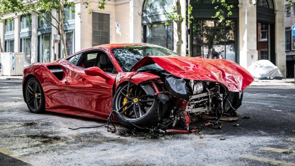 Ferrari 488 crash