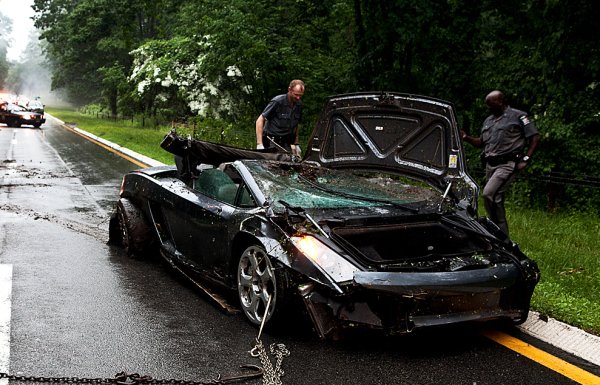 Сломанная Ламборджини а4