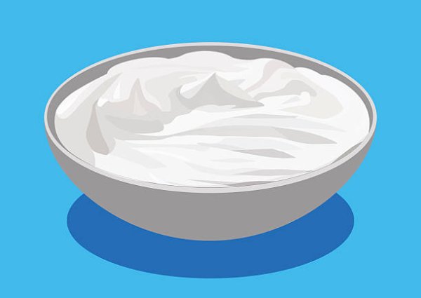 Сметана в плошке