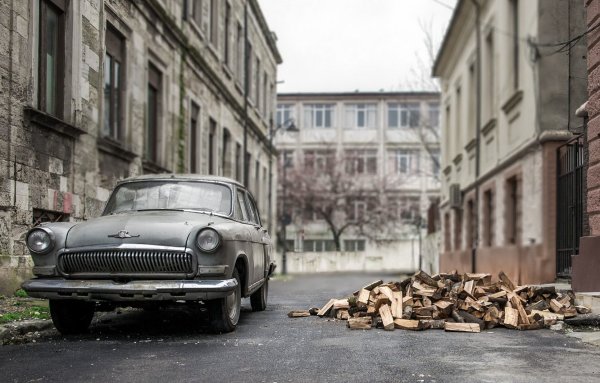 Старая машина дрова