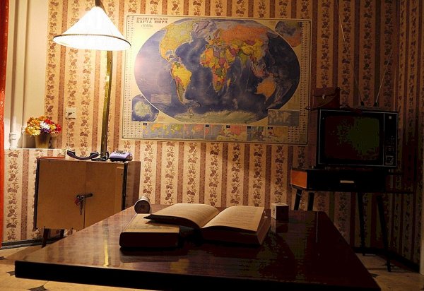 Комната в Советском стиле