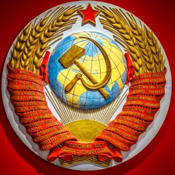 Герб СССР на зеленом фоне