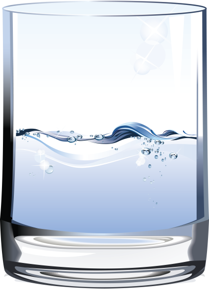Стакан с водой на прозрачном фоне