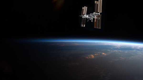 Космические станции на орбите земли