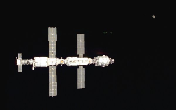 МКС вид сбоку