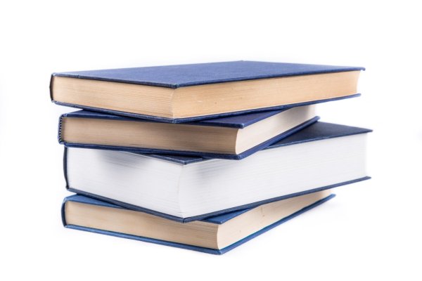 Стопка книг на прозрачном фоне