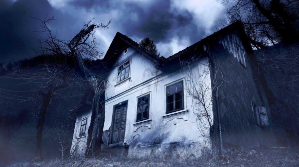 Страшный заброшенный дом