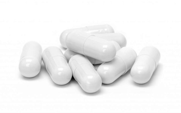 Белая капсула таблетка