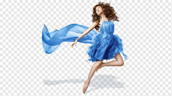 Девушка в платье танцует