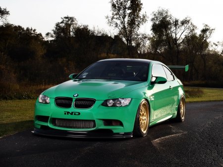 Зеленая БМВ m3