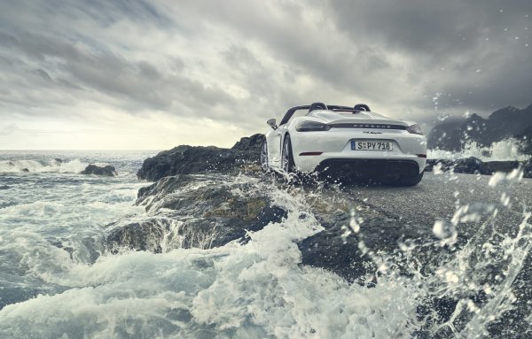 Красивая машина с водой