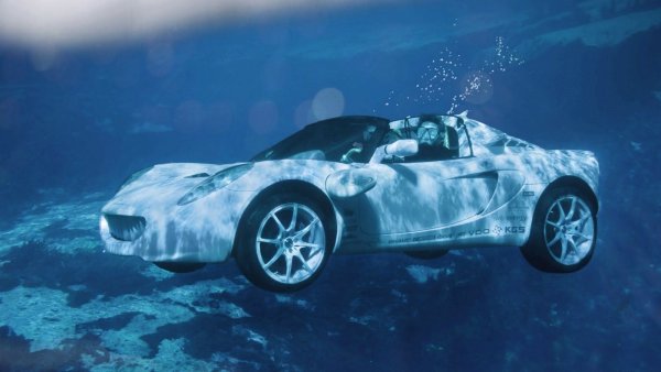 Машина под водой