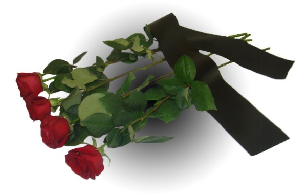 Траурный букет из роз с лентой