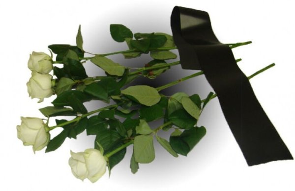 Букет роз с траурной лентой