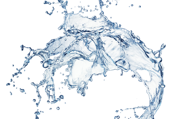 Струя воды на белом фоне
