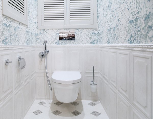 Отделка туалета обоями