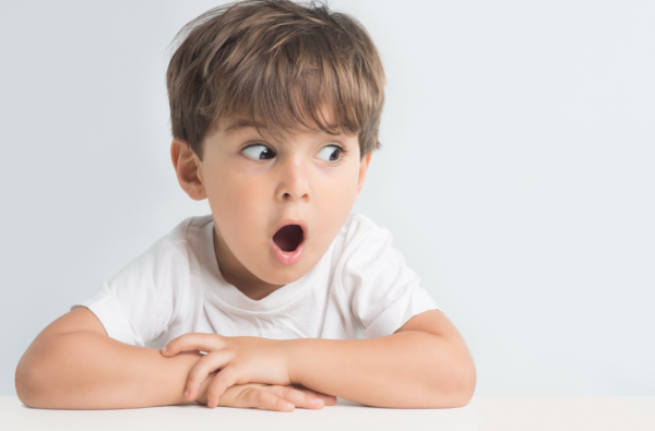 Удивленный мальчик