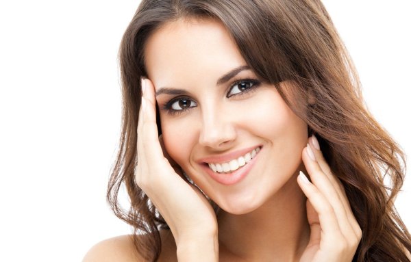 Красивая улыбка девушки