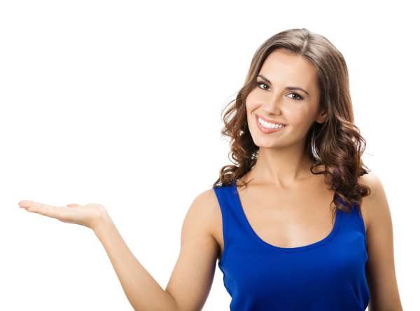 Девушка улыбается