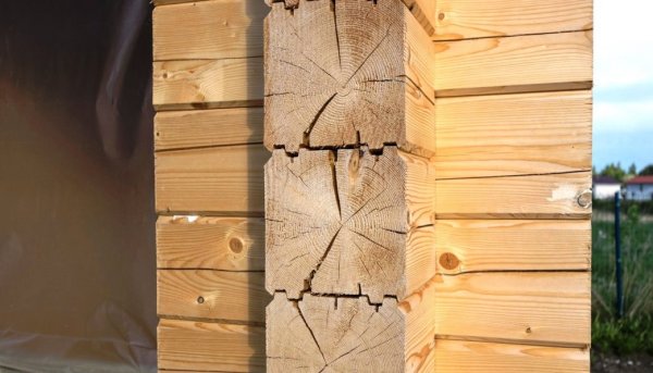 Трещины в клееном брусе