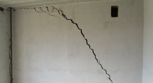 Трещины в стенах новостройки