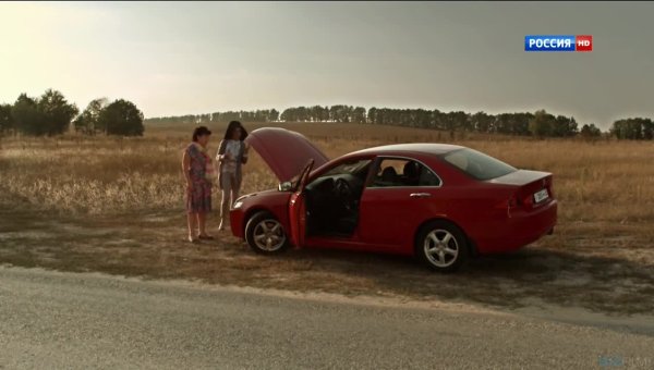 Красный автомобиль в сватах