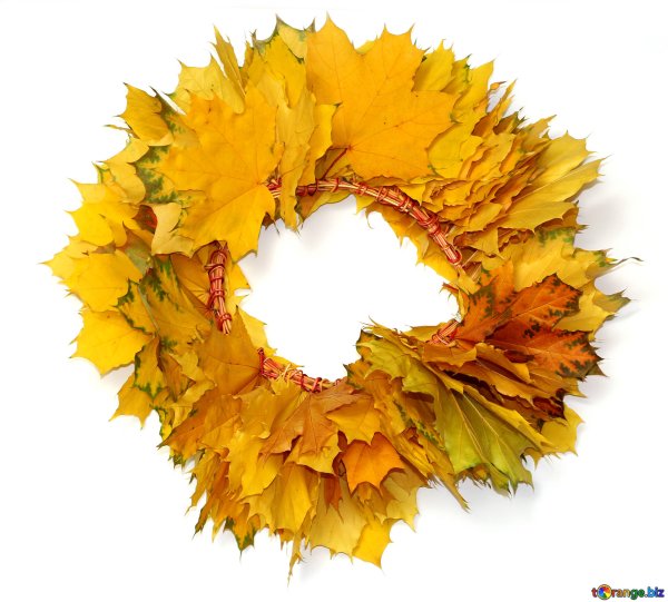 Венок из осенних листьев