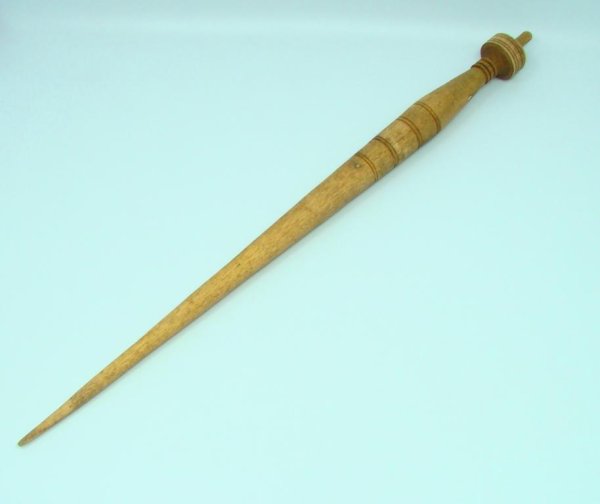 Веретено деревянное