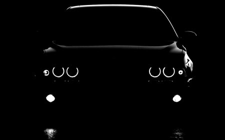 BMW на черном фоне