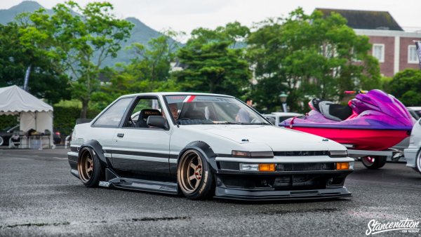 Ae86 and Nissan Skyline