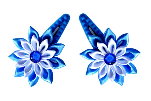 Заколочки красивые на белом фоне