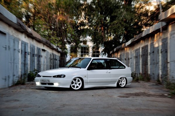 ВАЗ 2113 белая на стиле