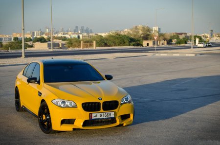 BMW m5 e60 Yellow
