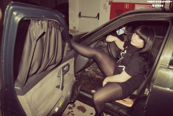 Девушки в чулках в авто частное