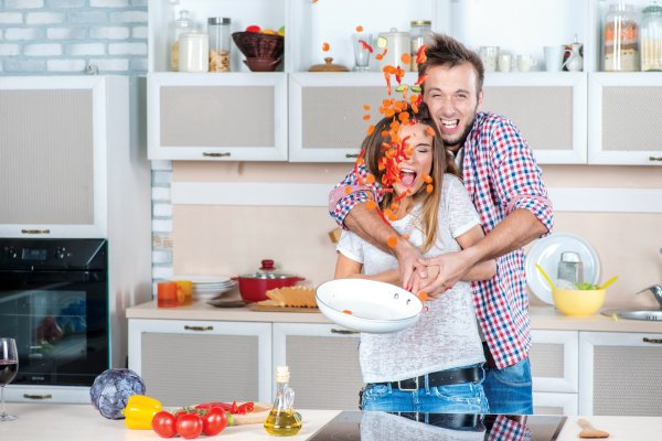 Семья на кухне