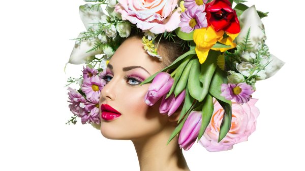 Девушка с весенними цветами