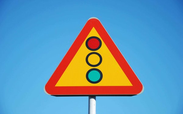 Дорожный знак светофорное регулирование